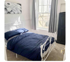 Torquay 1 bedroom Sleeps 4 Free Parking Torbay